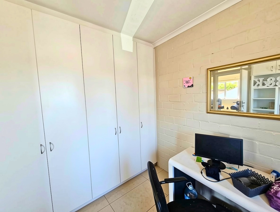 To Let 2 Bedroom Property for Rent in Bothasig Western Cape